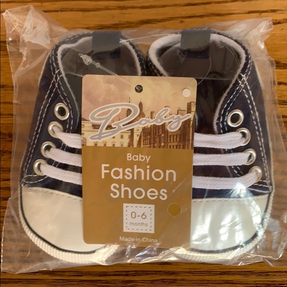 Super Cute Infant Canvas High Top Sneakers NWT - Picture 2 of 4